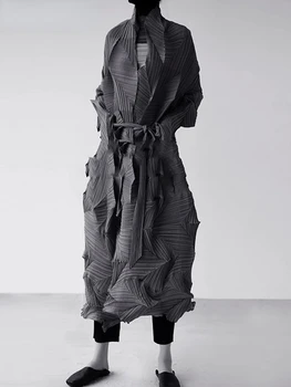 Miyake, Плиссированный женский бандаж, Длинный тренч, осенний плащ 2023, Лацкан, Сплошной цвет, Открытая строчка, Длинный рукав, дизайнерская роскошная одежда