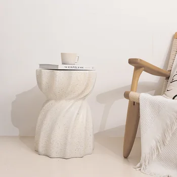 Сторона скандинавского дизайнера Несколько комнат Маленький круглый столик Креативный журнальный столик со стороны дивана Red Cream Breeze